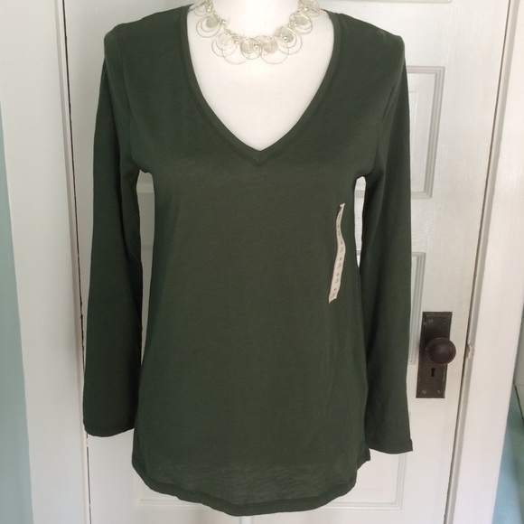 a new day Tops - A New Day Tee Shirt Green Long Sleeve Normcore V-Neck Cotton Comfortable XS